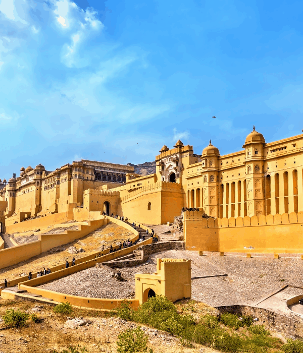 Students visiting Amer Fort in Jaipur on an educational tour