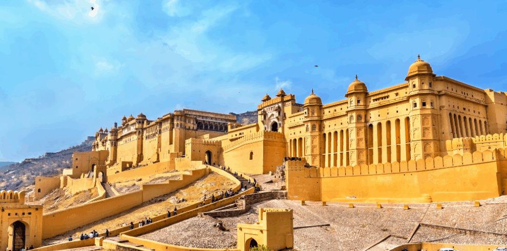 Students visiting Amer Fort in Jaipur on an educational tour
