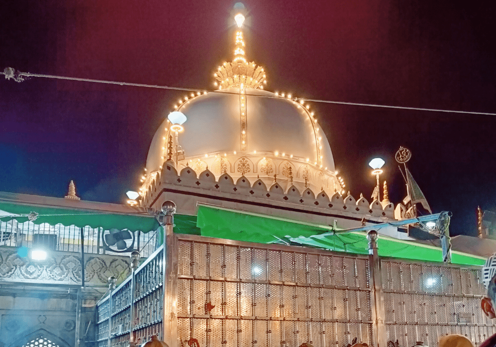 Students exploring a destination in Rajasthan on an educational tour
